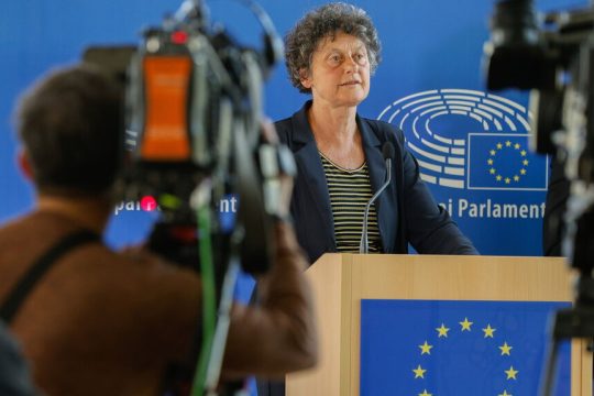 «Φράχτες» στον δρόμο του Συμφώνου Μετανάστευσης